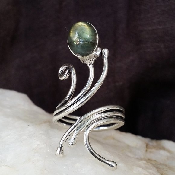GG Unique Jewelry Jewelry - Handmade Silver Ring Genuine Labradorite stone